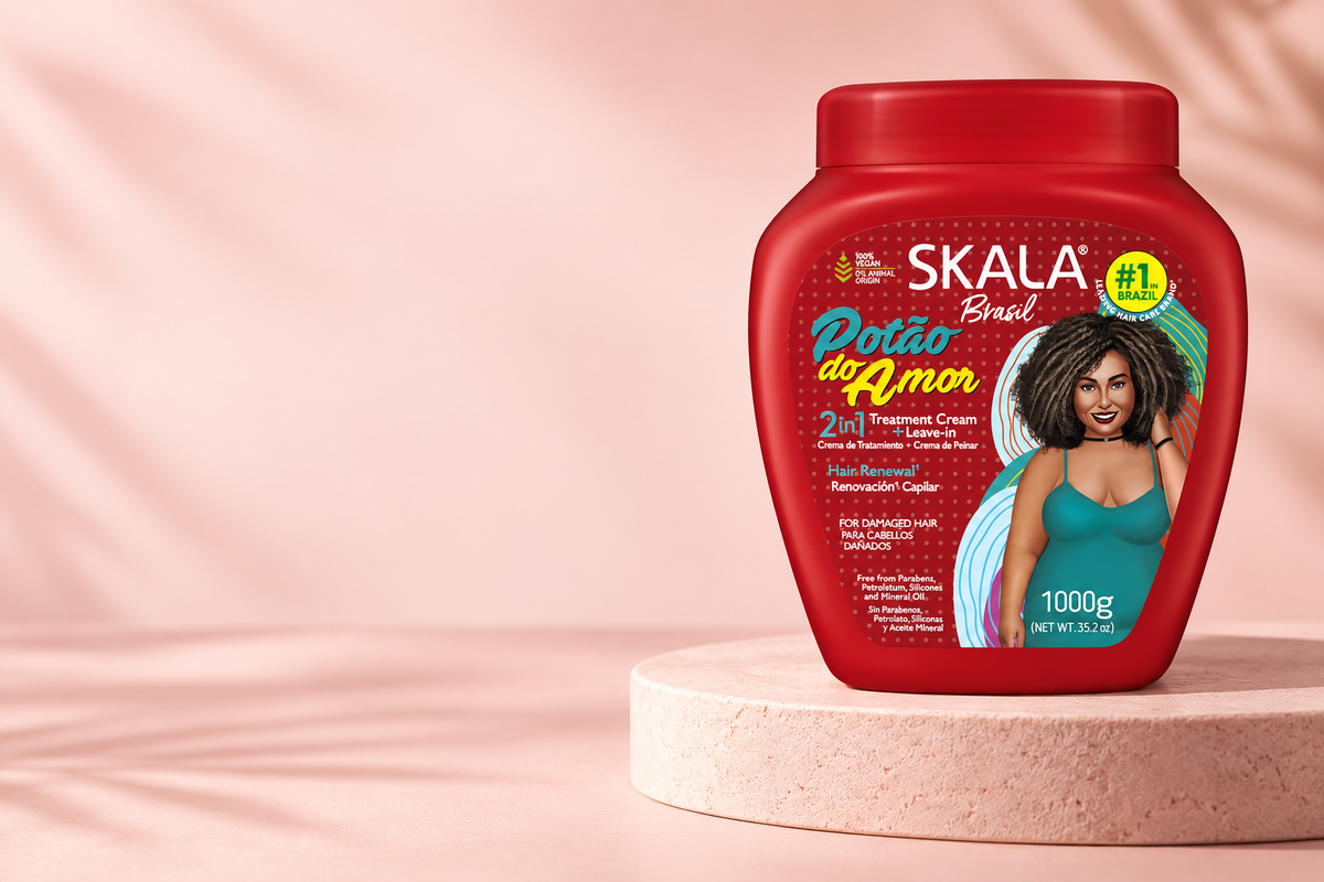 Skala Potao do Amor hair treatment on a blush backdrop
